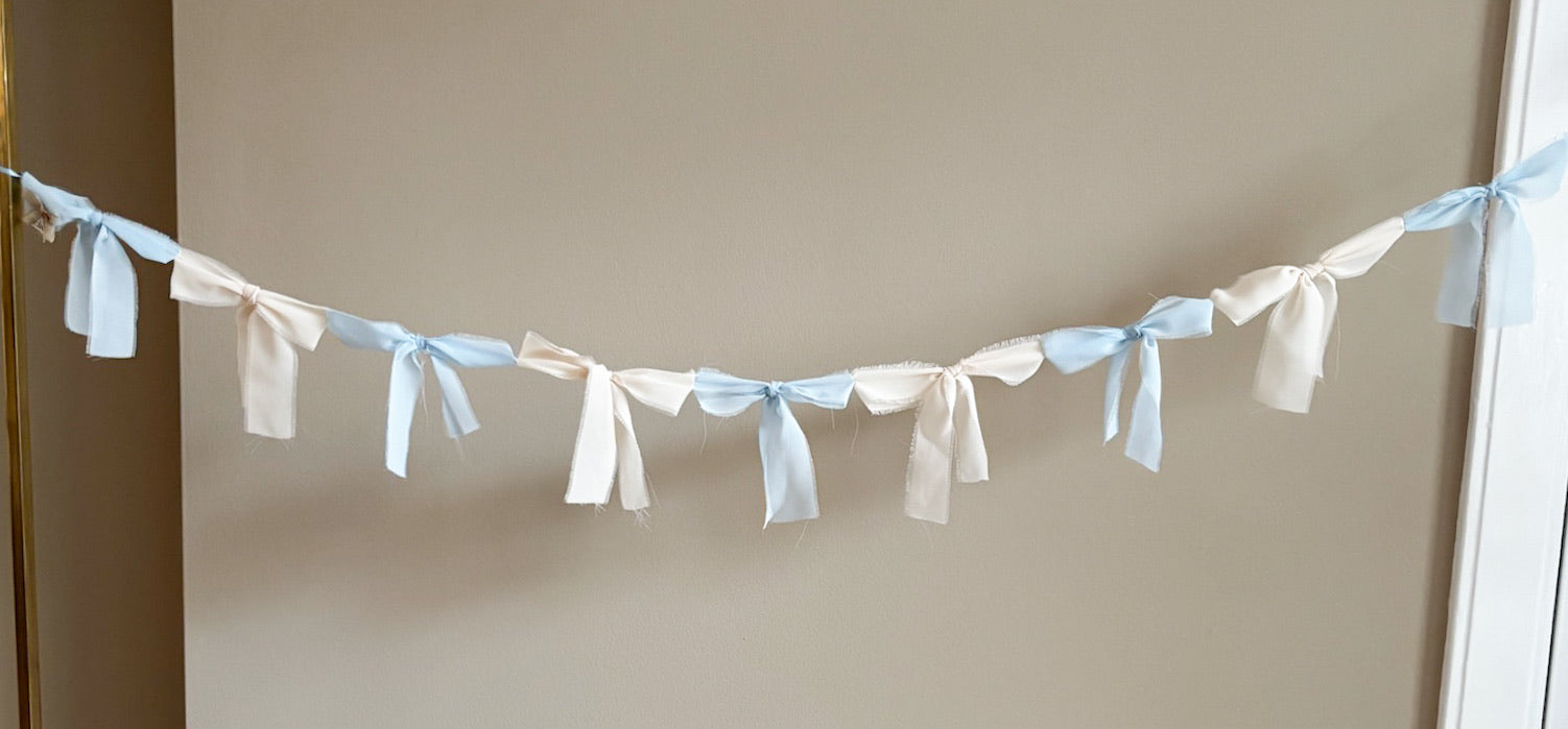 Strikkenslinger | kleine strikjes | Off white en licht blauw | 1 meter